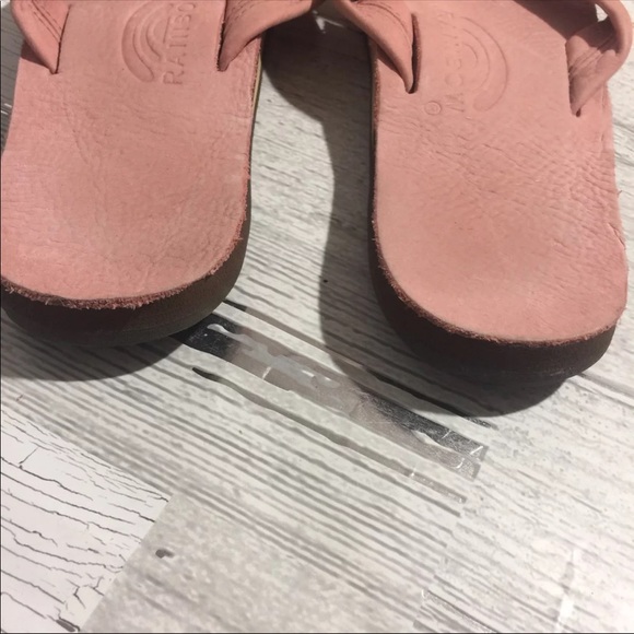 XXSOLDXXWomen’s Rainbow Flip Flops - Picture 2 of 5